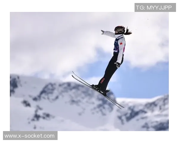 徐梦桃在自由式滑雪比赛中勇夺银牌展现出卓越实力与拼搏精神