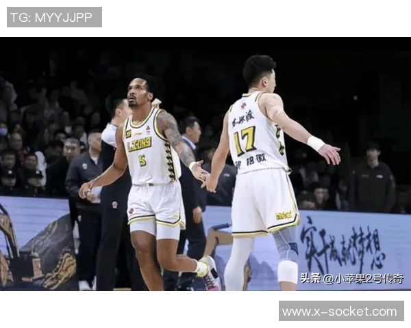 巴里-布朗领衔带队夺冠，CBA赛场掀起巴士球迷狂潮