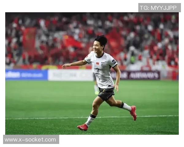 鲍世蒙在U23亚洲杯中精彩解围助力球队晋级展现出色防守能力