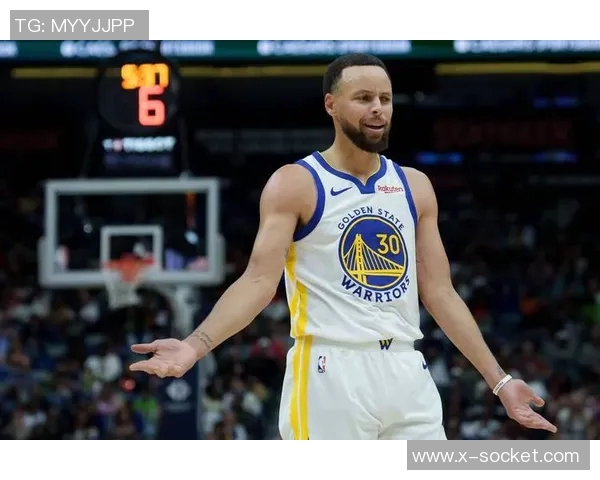 库里领衔三分球大赛,精彩表现震撼全场观众 库里领衔三分球大赛,精彩表现震撼全场观众