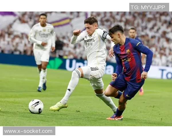 皇家马德里在西甲联赛中继续领先，巴萨队获胜助力逼近巴塞罗那