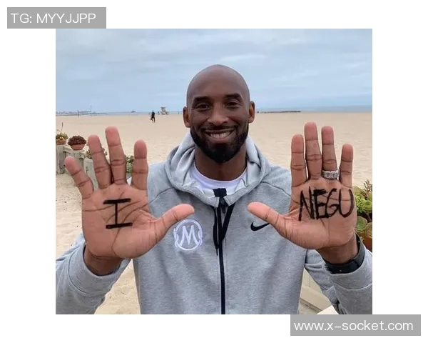 科比小女儿首次出席NBA颁奖典礼,获得观众喜爱 科比小女儿首次出席NBA颁奖典礼,获得观众喜爱