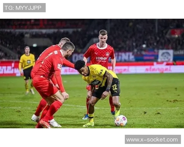 莱比锡客场逼平联手庆祝进步表现再次突显斗志